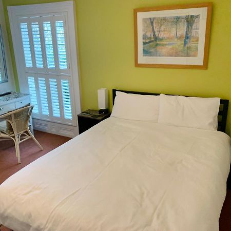 Derrin Guest House Ларн Экстерьер фото
