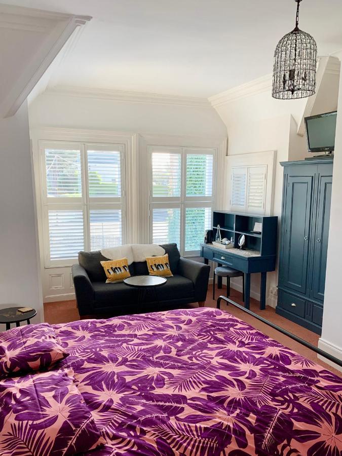 Derrin Guest House Ларн Экстерьер фото