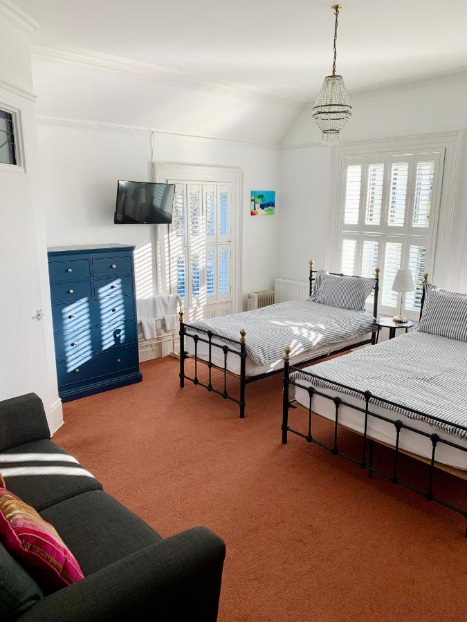 Derrin Guest House Ларн Экстерьер фото