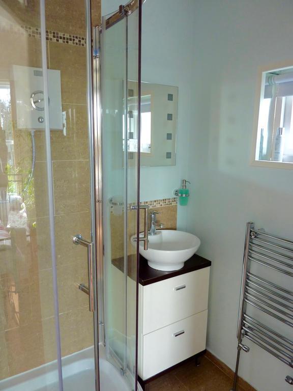 Derrin Guest House Ларн Экстерьер фото