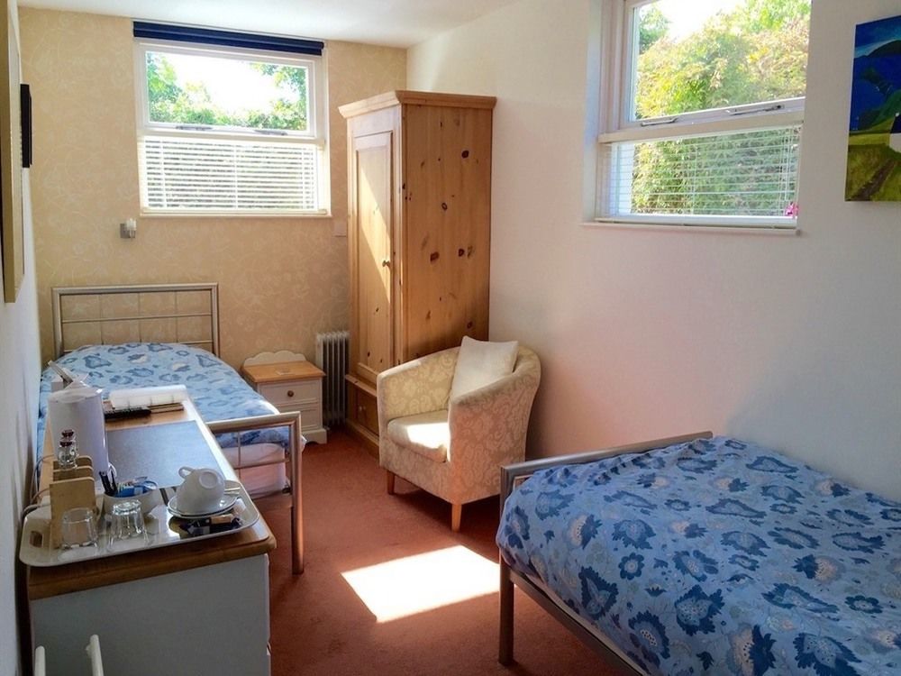 Derrin Guest House Ларн Экстерьер фото