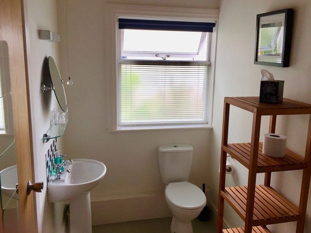 Derrin Guest House Ларн Экстерьер фото