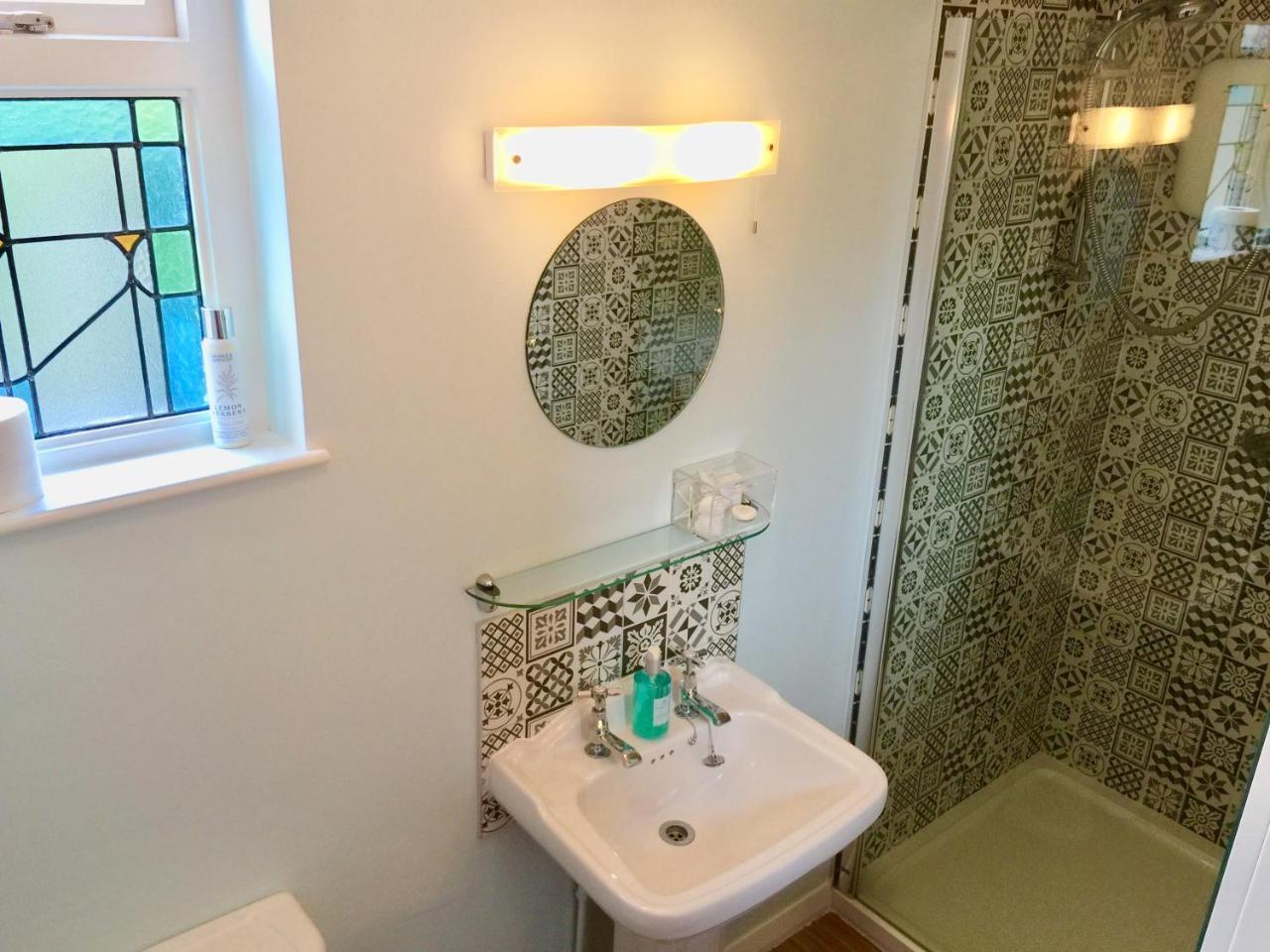 Derrin Guest House Ларн Экстерьер фото