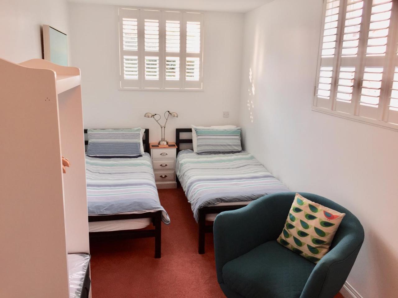 Derrin Guest House Ларн Экстерьер фото