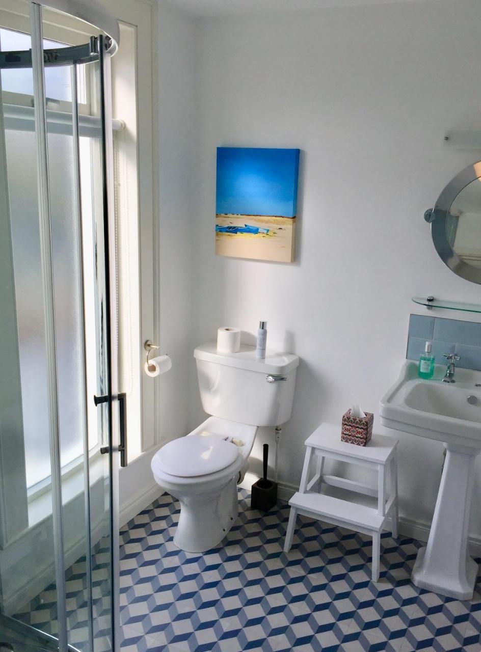 Derrin Guest House Ларн Экстерьер фото